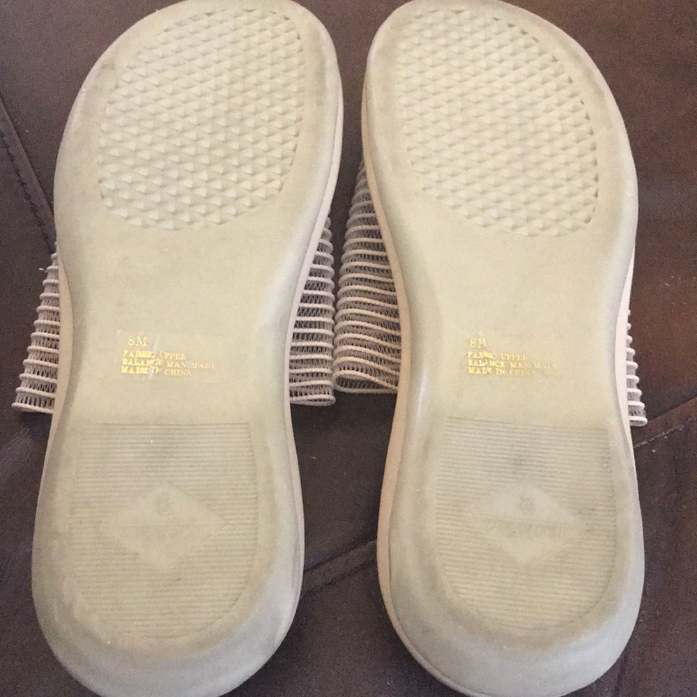 Beige sandals - Picture 3 of 4